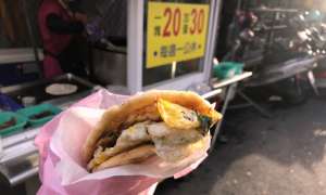 秀記蔥肉餅#屏東銅板小吃 建豐路20多年蔥肉餅Q脆好吃