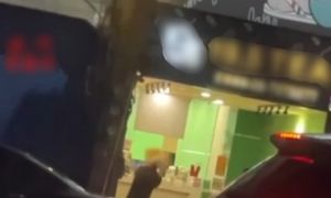 網紅鳳梨屏東飲料店遭潑糞！黑衣人潑完就跑　警方後續逮2人