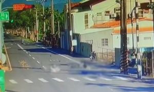 內埔科大路再傳事故!女騎士闖紅燈自摔 老翁遭波及2天後不治