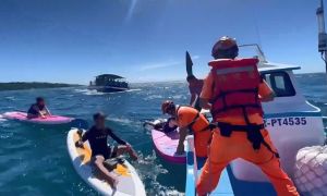 屏東小琉球SUP遭海流推離岸際　12人全數平安獲救