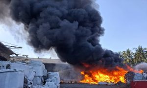 屏東麟洛黑煙直竄天際！太空包不明原因起火　火勢已撲滅