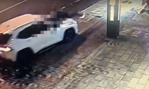 屏東市街頭假車禍真撞人！男走路遭撞飛送醫 警依殺人未遂送辦