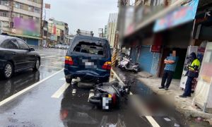 屏東市小貨車停等紅燈遭追撞　女騎士送醫搶救仍不治