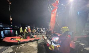 快訊》屏東東港驚傳騎士墜海！消防出動15人搜救中