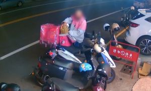 影》外送員披薩直放惹議！屏東店家開盒指變形：怎麼給客人吃？