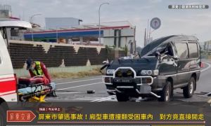 屏東市肇逃事故！廂型車遭撞翻受困車內　對方竟直接開走