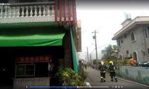 萬丹廣安塑膠廠剛撲滅 隔壁崙頂村又發生瓦屋火燒