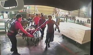 屏東夾板工廠傳出意外 女作業員手臂遭絞碎