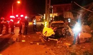 屏東男子凌晨酒駕撞民宅 車頭幾乎全毀6傷送醫