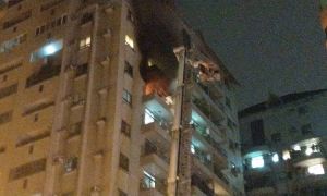 快訊》屏東東山河發生大樓火警 疑小孩玩火造成火勢