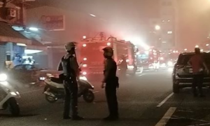 火警快訊∥屏市民和路攤位起火 建議改道繞行