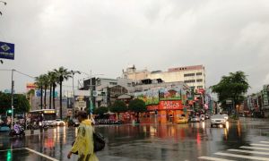 快訊/高屏發布大雨特報　小心雷擊、強風、瞬間強降雨