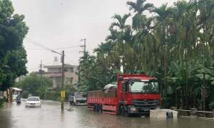0522豪雨》里港鄉累積雨量達397mm 多處路段淹水