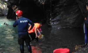 即時短訊》霧台神山瀑布民眾溺水 救出後無生命徵象緊急送醫