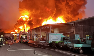 火警追蹤》內埔工業區火勢持續燃燒！救災車輛持續加派支援