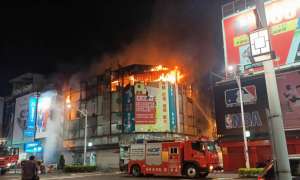 屏東市永福路商家嚴重火警 三四樓全面燃燒