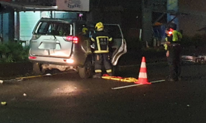 車禍短訊》屏東深夜嚴重撞擊車禍 傷者意識模糊送醫急救