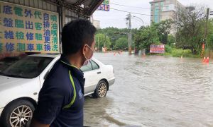 豪大雨持續 屏東長治鄉、鹽埔大仁科大、內埔屏科大多處積淹水