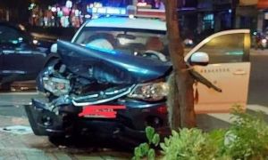 短訊／屏東市警車發生碰撞車禍 車頭毀了無人送醫