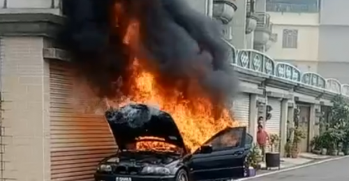 短訊》屏東民宅前自小客車燃起大火 起火原因不明