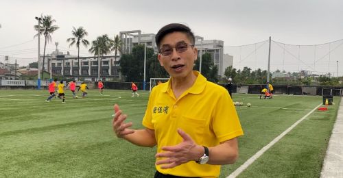 鍾佳濱當起一日教練 承諾將替體育爭取更多資源