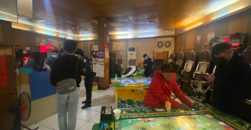 短訊》屏東警方破獲電玩店非法賭博　店家賭客15人遭送辦