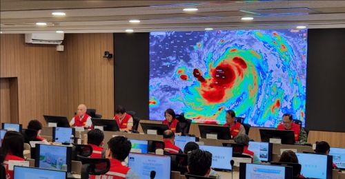 快訊／中度颱風凱米來襲　屏東縣宣布25日停班停課