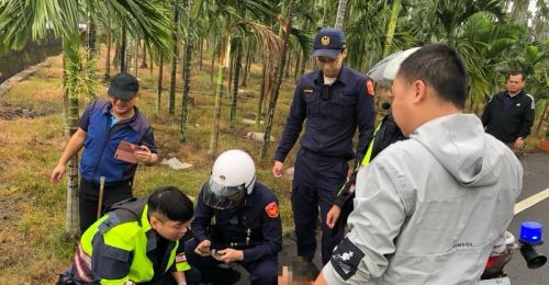 通緝犯躲警攔查！衝撞屏東警再跳進檳榔園　遭圍捕查獲毒品