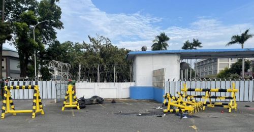 屏東空軍基地外騎士自撞拒馬　送醫搶救仍傷重不治