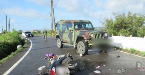 屏東車城今晨嚴重事故！軍用車對撞機車　騎士重傷送醫不治
