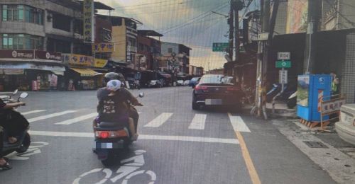 屏東萬巒轎車撞賓士車肇逃！駕駛稱「太累睡著」滑行撞車