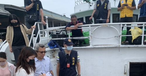 屏東遠洋漁船獵殺保育海豚！殘忍支解餵鯊魚 船長40萬交保