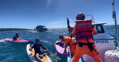 屏東小琉球SUP遭海流推離岸際　12人全數平安獲救