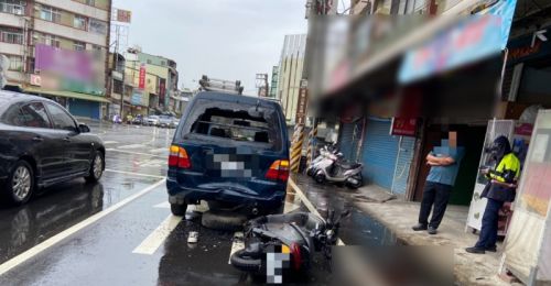 屏東市小貨車停等紅燈遭追撞　女騎士送醫搶救仍不治