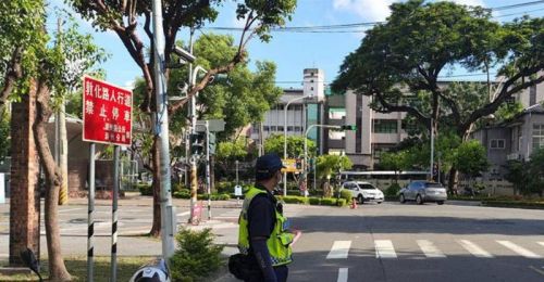 屏東縣警方啟動專案執法！8/20起重點取締闖紅燈、未戴安全帽