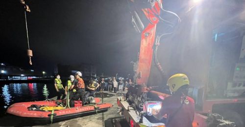 快訊》屏東東港驚傳騎士墜海！消防出動15人搜救中