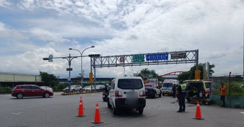影》屏東救護車載病患送醫途中！遭小貨車攔腰撞擊 2人受輕傷