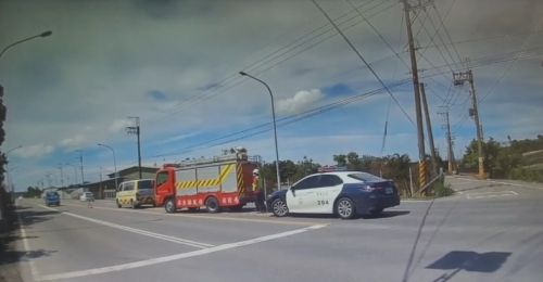快訊》屏東鹽埔路口事故！救護車載病患與機車擦撞　騎士受傷送醫