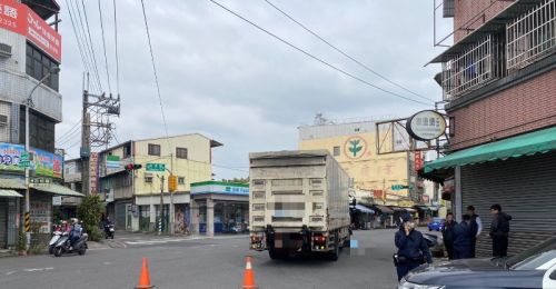 快訊》屏東市大貨車與微型電動二輪車事故！1名騎士當場不治