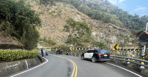 屏東三地門機車撞護欄墜落山坡！19歲騎士平安獲救