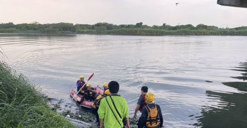 屏東新園龍港大橋傳民眾墜橋！尋獲1女已無生命跡象