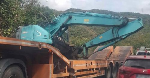 快訊》南迴屏東448.5K曳引車擦撞指示牌　車上怪手滑落回堵20分鐘
