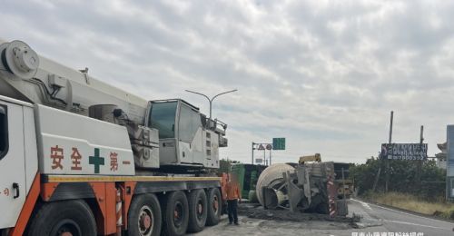 快訊》屏東竹田往台一線攪拌車自翻！南下路段封閉管制清理中