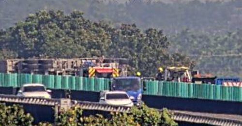 快訊》屏東國3麟洛往長治大車翻覆事故！北上車道暫無法通行