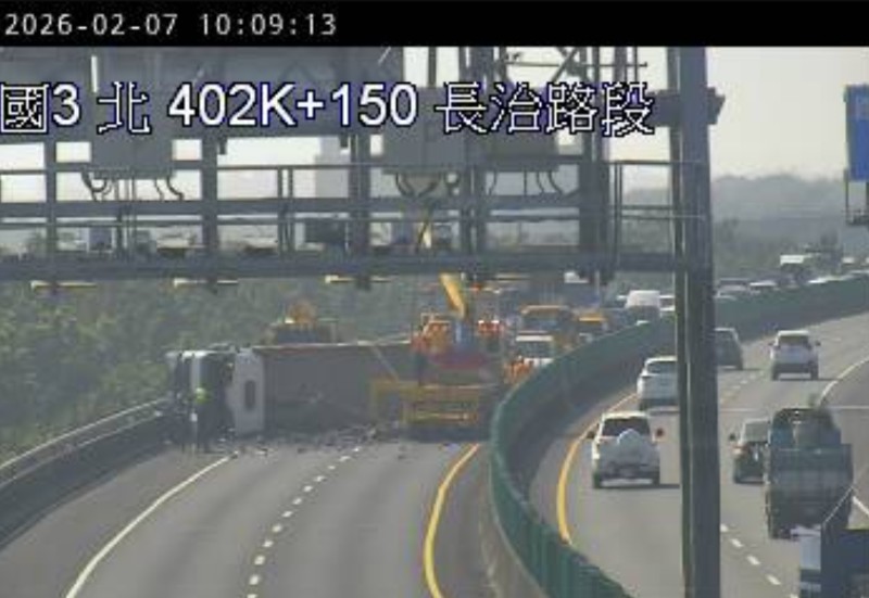 屏東國3麟洛往長治北上車道因大車翻覆暫時封閉
