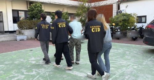 屏東民宅藏毒品分裝場！警破門攻堅查扣毒品　還搜出爆裂物