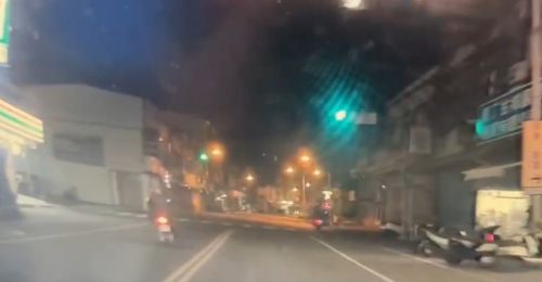 屏東男沒打方向燈遭攔查！竟無照逆向闖紅燈狂逃　被逮又驗出毒駕