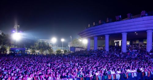 屏東三大日搖滾之夜炸翻全場！樂迷湧入體育館前　美秀集團壓軸掀高潮