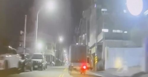 屏東萬丹小貨車後尾燈未亮遭攔！竟拒檢擦撞警車　男子酒測超標送辦